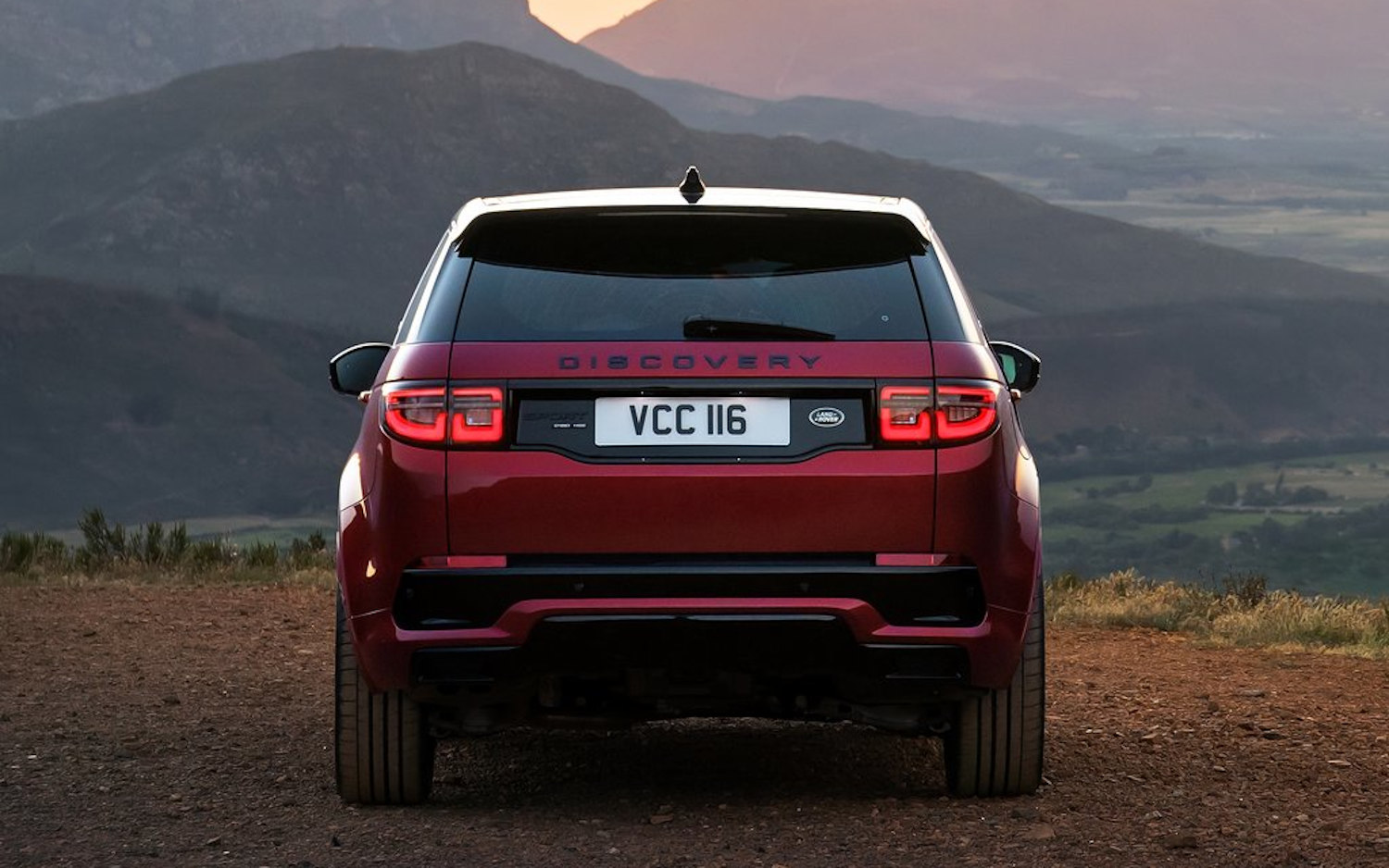 Comparison BMW X5 M Competition 2020 vs Land Rover Discovery